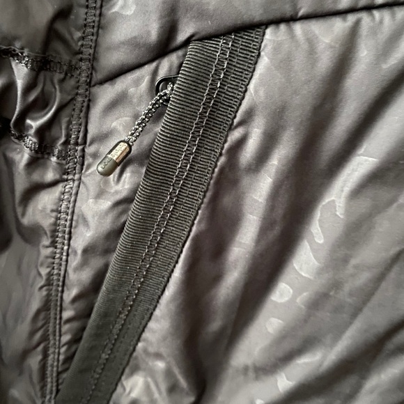 LULULEMON Spring Fling Puffy Windbreaker 4 - Picture 7 of 12